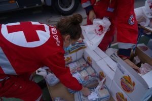 Ελλάδα: Ο Ελληνικός Ερυθρός Σταυρός δεν έχει φύγει λεπτό από το πλευρό των κατοίκων της Σάμου μετά το χτύπημα του εγκέλαδου