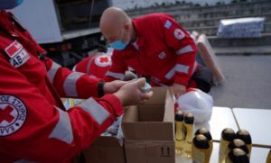 Ελλάδα: Ο Ελληνικός Ερυθρός Σταυρός δεν έχει φύγει λεπτό από το πλευρό των κατοίκων της Σάμου μετά το χτύπημα του εγκέλαδου