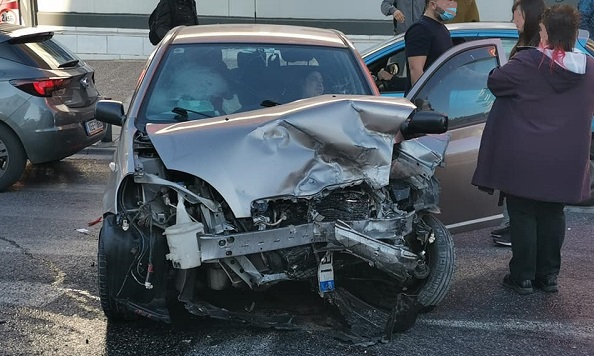 Βριλήσσια: Σήμερα το πρωί στην Λεωφόρο Πεντέλης είχαμε τροχαίο ατύχημα με τραυματισμούς επιβατών