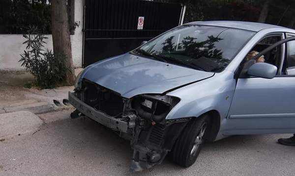 Βριλήσσια: Τροχαίο ατύχημα με δυο αυτοκίνητα στην οδό Ταϋγέτου και Αλφειού