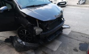 Βριλήσσια: Ατύχημα με σύγκρουση δύο αυτοκινήτων στην οδό Μπακογιαννη και Θερμοπυλών