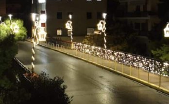Νέο Ηράκλειο: Άρχισαν οι εργασίες στολισμού στην πόλη ενόψει των Χριστουγέννων