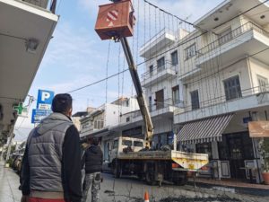 Ραφήνα Πικέρμι:  Άρχισε ο στολισμός του Δήμου για τη χριστουγεννιάτικη περίοδο