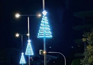 Παπάγου Χολαργού: Οι εργασίες στολισμού  την πόλη ενόψει των Χριστουγέννων άρχισαν