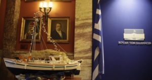 Γιατί στολίζουμε καράβι τα Χριστούγεννα στην Ελλάδα