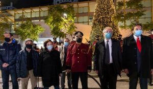 Μαρούσι: Στην Πλατεία Ευτέρπης (ΗΣΑΠ) χθες το βράδυ έγινε η φωταγώγηση του Χριστουγεννιάτικου Δέντρου της πόλης