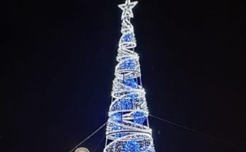 Μεταμόρφωση Αττικής : Άναψε το Χριστουγεννιάτικο Δέντρο του ο Δήμος