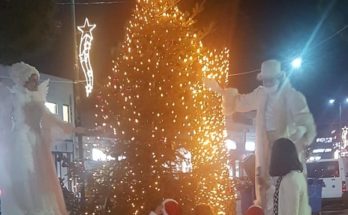 Πεντέλη: Άναψε το Χριστουγεννιάτικο δέντρο στο Πευκοδάσος  στον Ιερό Ναό  της Ζωοδόχου Πηγής στα Μελίσσια