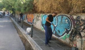 Αθήνα:  «Επιχείρηση αντιγκράφιτι» Τα συνεργεία καθαρισμού του Δήμου στην Ακαδημίας