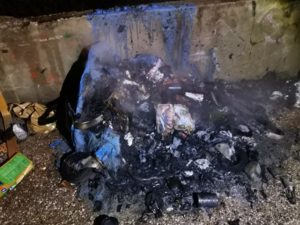 Βριλήσσια: Τα ξημερώματα στο Πάτημα  φωτιά σε πλαστικούς  κάδους απορριμμάτων