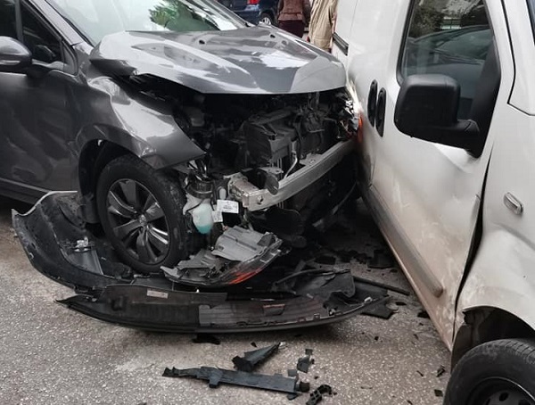 Βριλήσσια: Τροχαίο ατύχημα στην οδό 28ης Οκτωβρίου και Θερμοπυλών