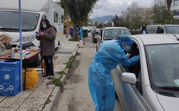 Νέο Ηράκλειο: Με μεγάλη προσέλευση πραγματοποιήθηκε η αναβληθείσα διεξαγωγή drive through rapid covid tests από τον  ΕΟΔΥ