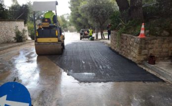 Κηφισιά: Επισκευή οδοστρώματος από ωθήσεις γαιών (εξογκώματα από ρίζες δέντρων )
