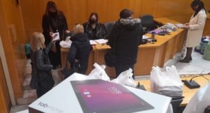 Νέα Ιωνία: Δωρεάν tablet σε μαθητές από τον Δήμο Νέας Ιωνίας για τις ανάγκες της τηλεκπαίδευσης