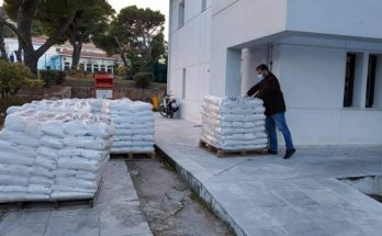 Πεντέλη: Σημεία διανομής αλατιού σε σακιά για τους κατοίκους του Δήμου