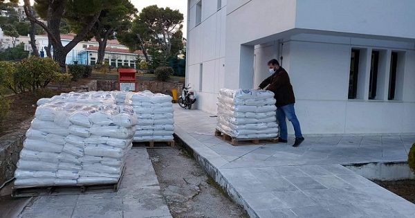 Πεντέλη: Σημεία διανομής αλατιού σε σακιά για τους κατοίκους του Δήμου