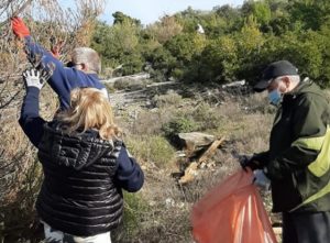 Πεντέλη: Δράση για το  κόψιμο και κάψιμο των κουκουλιών κάμπιας στην διασταύρωση Αγίου Παντελεήμονα