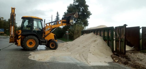 Ραφήνα Πικέρμι: Ο Δήμος σήμερα παρέλαβε αλάτι για ενδεχόμενη χιονόπτωση σύμφωνα με την μετεωρολογική πρόβλεψη