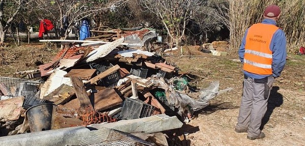 Χαλάνδρι: Επιχείρηση καθαρισμού του οικοπέδου των 30 στρ. στη Σαρανταπόρου