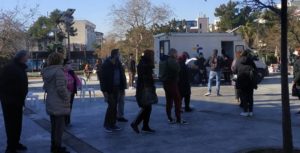 Βριλήσσια: Κλιμάκιο του ΕΟΔΥ στην πόλη πραγματοποιεί από το πρωί δωρεάν τέστ covid-19