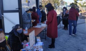 Βριλήσσια: Κλιμάκιο του ΕΟΔΥ στην πόλη πραγματοποιεί από το πρωί δωρεάν τέστ covid-19