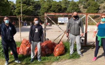 Πεντέλη : Δράση καθαρισμού απορριμμάτων στο γήπεδο «Θάλωσι» στην Νέα Πεντέλη
