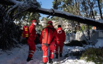 Ελληνικός Ερυθρός Σταυρός «Προσέφερε πρώτες βοήθειες και είδη πρώτης ανάγκης σε κατοίκους που παραμένουν αποκλεισμένοι»