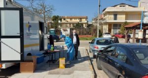 Λυκόβρυση Πεύκη: Σε εξέλιξη δωρεάν rapid tests μέσα από το αυτοκίνητο από τον Δήμο σήμερα Σάββατο 27/2