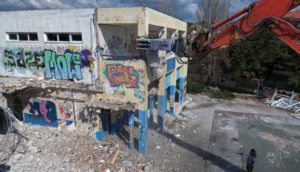Διόνυσος: Ξεκίνησαν τα μηχανήματα το γκρέμισμα του 1ο Δημοτικού Σχολειού Κρυονερίου για την ανέγερση του  νέου σύγχρονου 12θεσιου Σχολειού