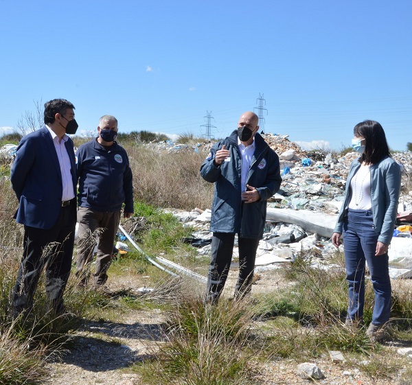 ΣΠΑΠ : Συνεχίζονται οι εκτεταμένες εργασίες αποκομιδής σκουπιδιών και μπαζών στο πρώην Λατομείο Μουζάκη στο Πεντελικό