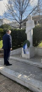 ΣΠΑΠ: Κατάθεση στεφάνου από τον Πρόεδρο στην μνήμη των ηρώων στον εορτασμό της 25ης Μαρτίου στη Νέα Πεντέλη