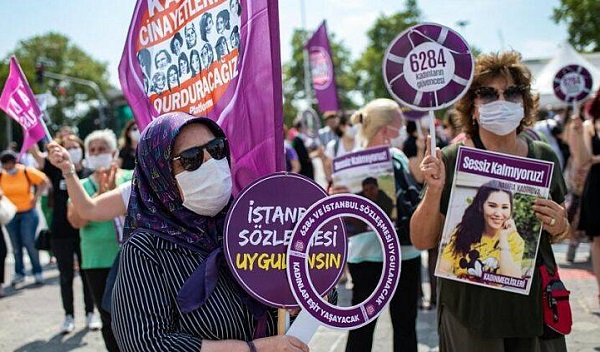 Τουρκία : Διαδηλώσεις υπέρ των δικαιωμάτων των γυναικών στην ανδροκρατούμενη Τουρκία