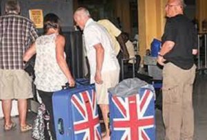 Διεθνή: Επανεκκίνηση των ταξιδιών στο εξωτερικό από τις 17 Μαΐου για τους Βρετανούς