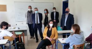 Διόνυσος: Η Υπουργός Παιδείας Ν.Κεραμέως επισκέφθηκε το Λύκειο Δροσιάς και συνομίλησε με μαθητές και εκπαιδευτικούς