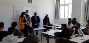Διόνυσος: Η Υπουργός Παιδείας Ν.Κεραμέως επισκέφθηκε το Λύκειο Δροσιάς και συνομίλησε με μαθητές και εκπαιδευτικούς