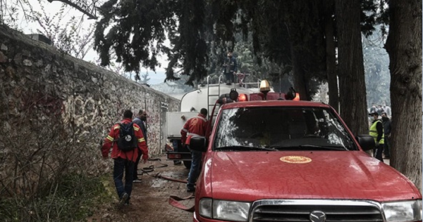 Καισαριανή: Υπό έλεγχο η φωτιά σε κτίριο μέσα στο Άλσος