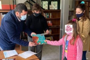 Λυκόβρυση Πεύκη : Στη Δημοτική Βιβλιοθήκη ο Δήμαρχος για να βραβεύσει τους μικρούς βιβλιοφάγους