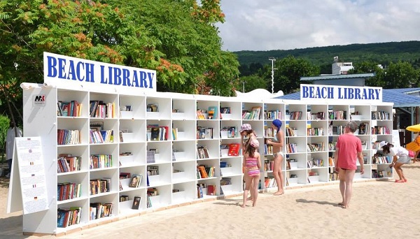 Βουλγαρία: Μια βιβλιοθήκη επάνω κυριολεχτικά στην άμμο και τα κύματα «Albena Resort Beach Library»