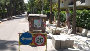 Βριλήσσια: Σε εξέλιξη οι εργασίες αποκατάστασης πεζοδρομίων και διαβάσεων ΑμεΑ στον Δήμο