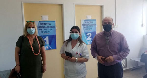 Διόνυσος: Επίσκεψη του Δημάρχου στο νέο Εμβολιαστικό Κέντρο Covid-19 στο ΙΚΑ Αγίου Στεφάνου