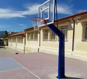Κηφισιά: Αντικατάσταση παλαιών μπασκετών με νέες στο 3ο Δημοτικό Σχολείο