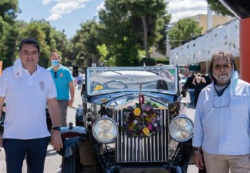 Κηφισιά: Λέσχη φίλων παλαιού αυτοκινήτου ΦΙΛ.ΠΑ «15ος Γύρος Κηφισιάς Αντίκες και Λουλούδια»