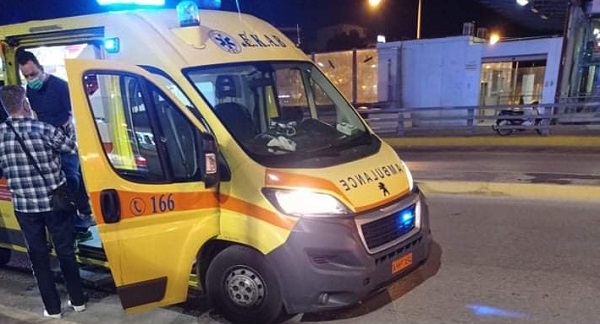 Μεταμόρφωση:  Στην οδό Τατοίου έξω από τον προαστιακό έγινε τροχαίο ατύχημα με δυο τραυματίες