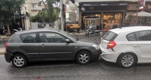 Βριλήσσια: Καραμπόλα με τρία αυτοκίνητα στην Λ Πεντέλης
