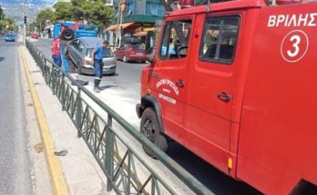 Βριλήσσια: Αυτοκίνητο προσέκρουσε από άγνωστη αιτία στην νησίδα του δρόμου στην Λ Πεντέλης