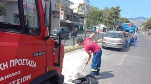 Βριλήσσια: Αυτοκίνητο προσέκρουσε από άγνωστη αιτία στην νησίδα του δρόμου στην Λ Πεντέλης