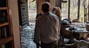 φιλοξενία σε Ξενοδοχείο όσων οικογενειών δεν μπορούν να διαμείνουν στα σπίτιά τους λόγω ζημιών.