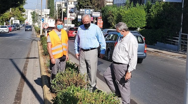 Μαρούσι : Αυτοψία του Δημάρχου Αμαρουσίου Θ. Αμπατζόγλου στις εργασίες καθαρισμού διαζώματος επί της οδού Πεντέλης