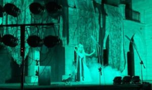 Πεντέλη: «Πολιτιστικό Καλοκαίρι» Χθες στο Μέγαρο Δουκίσσης Πλακεντίας παρουσιάστηκε το θεατρικό έργο του Διονυσίου Σολωμού «Ο Κρητικός» με τον Μάριο Ιορδάνου