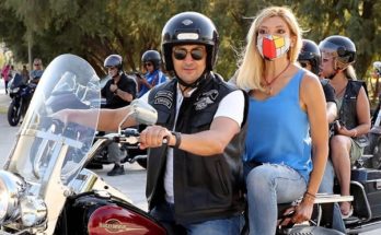 Τους μοτοσικλετιστές υποδέχθηκαν η Πρόεδρος του Σ.Ε.Φ., κ. Χριστίνα Τσιλιγκίρη, και ο θρύλος του ελληνικού μπάσκετ, Αργύρης Καμπούρης.